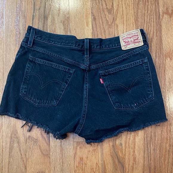 Levi’s 501 Black Women’s Shorts Cut Offs Raw Hem ButtonFly Size Tag 31 - Picture 2 of 13
